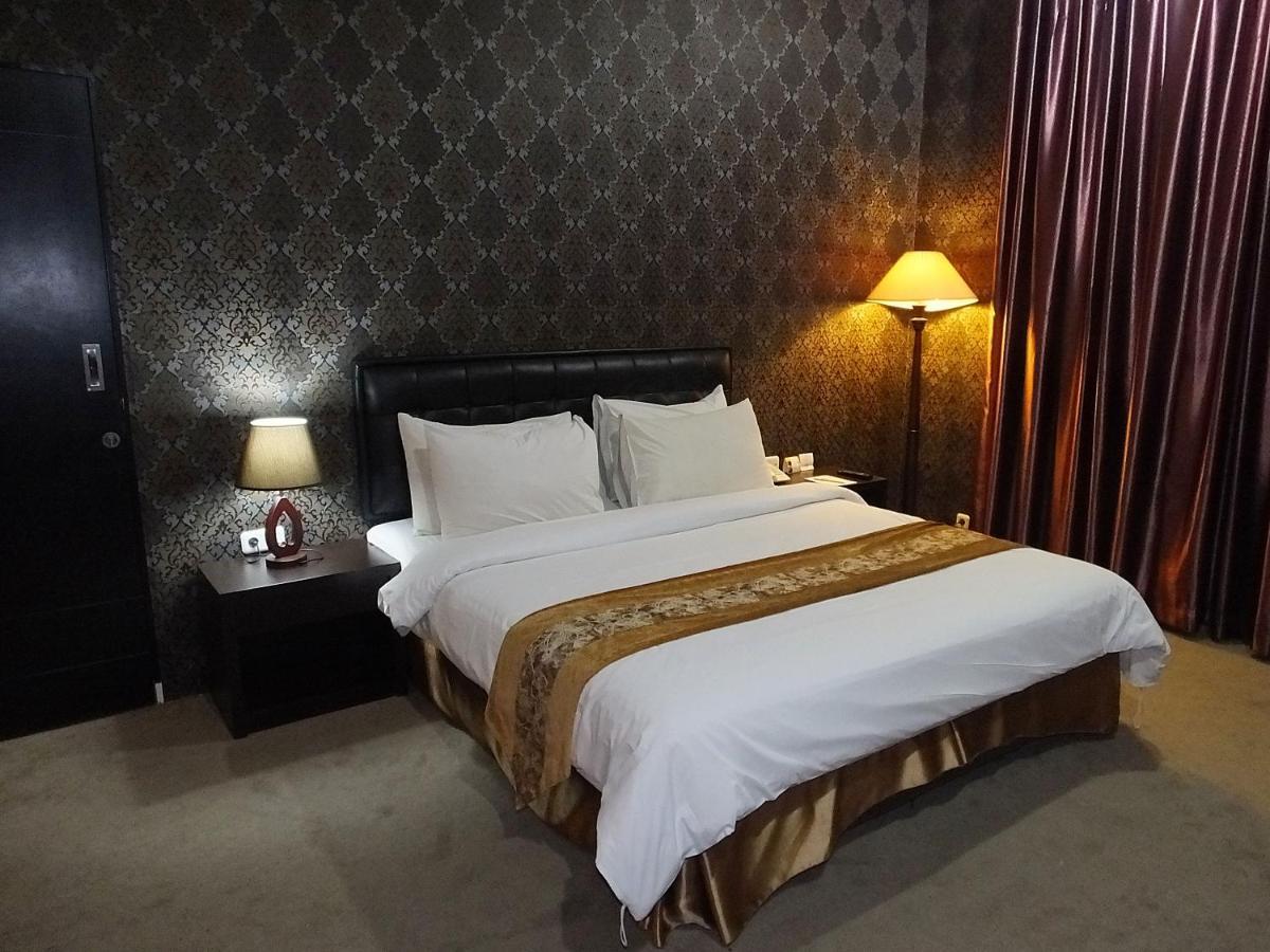 Grand Kanaya Hotel Medan Room photo